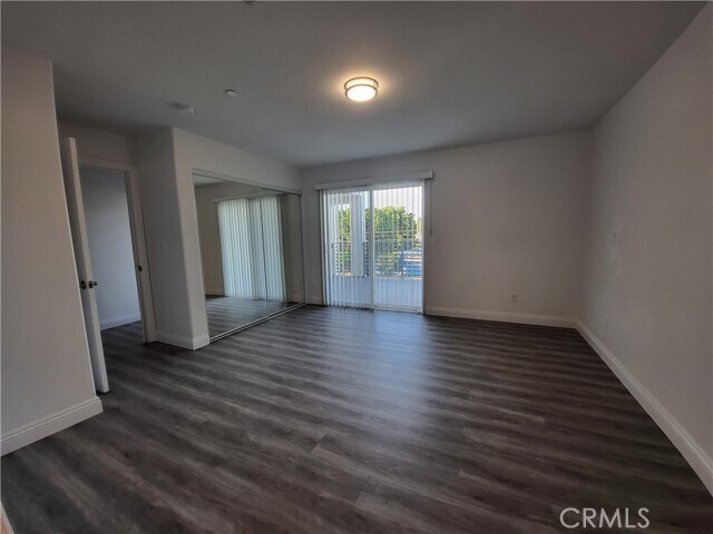 Building Photo - 14614 Vanowen St