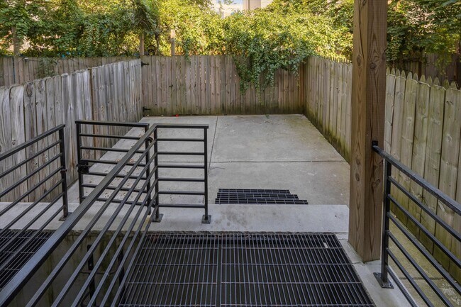 Building Photo - 1825 N Bouvier St