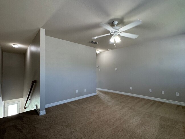 Building Photo - 5805 Thompson Pl
