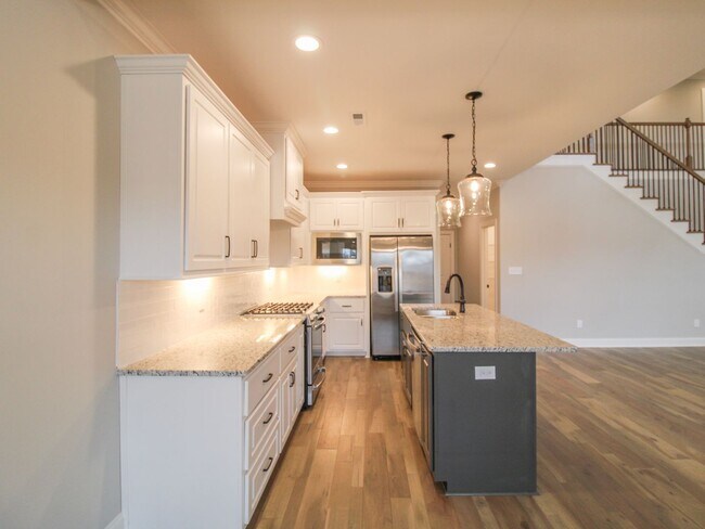 Building Photo - Beautiful two story home at Whispering Pines!