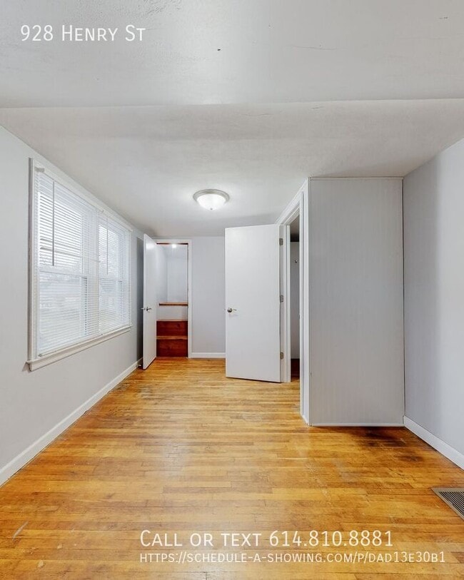 Building Photo - 928 Henry St