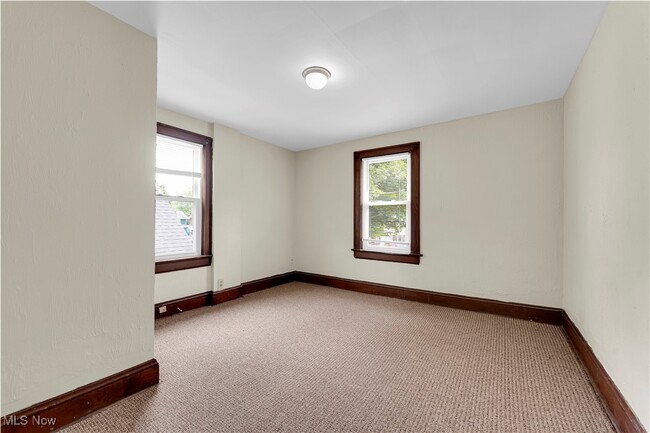 Building Photo - 617 Whitney Ave
