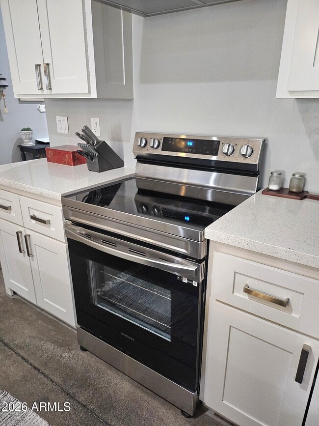 Building Photo - 1402 S 10th Ave