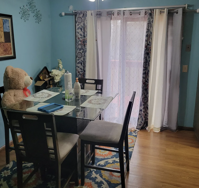 Dining room - 8236 Douglas Cir N