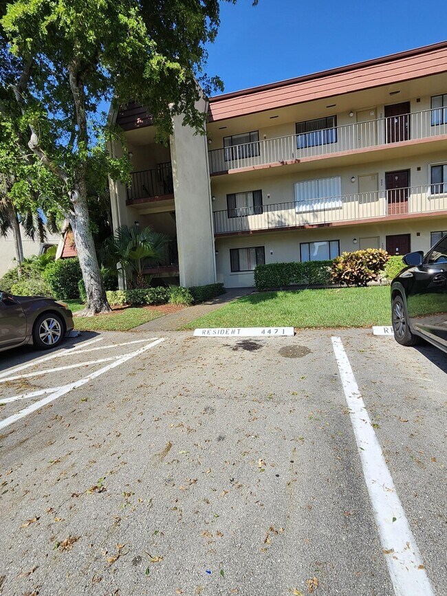 Building Photo - 4471 Luxemburg Ct