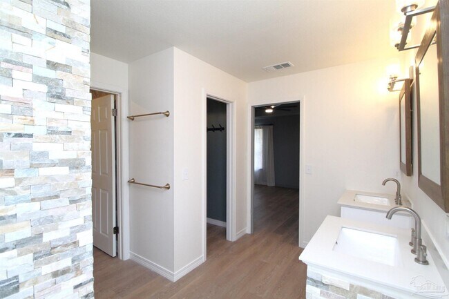 Building Photo - 174 Emmons Ln