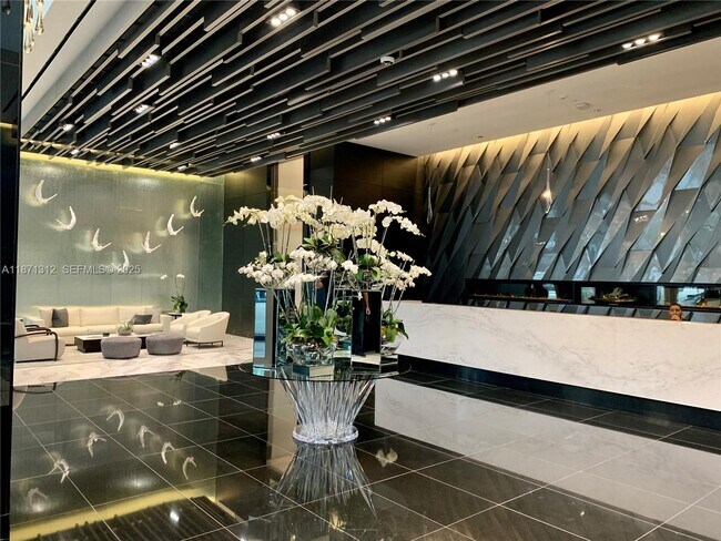 Building Photo - 851 NE 1st Ave