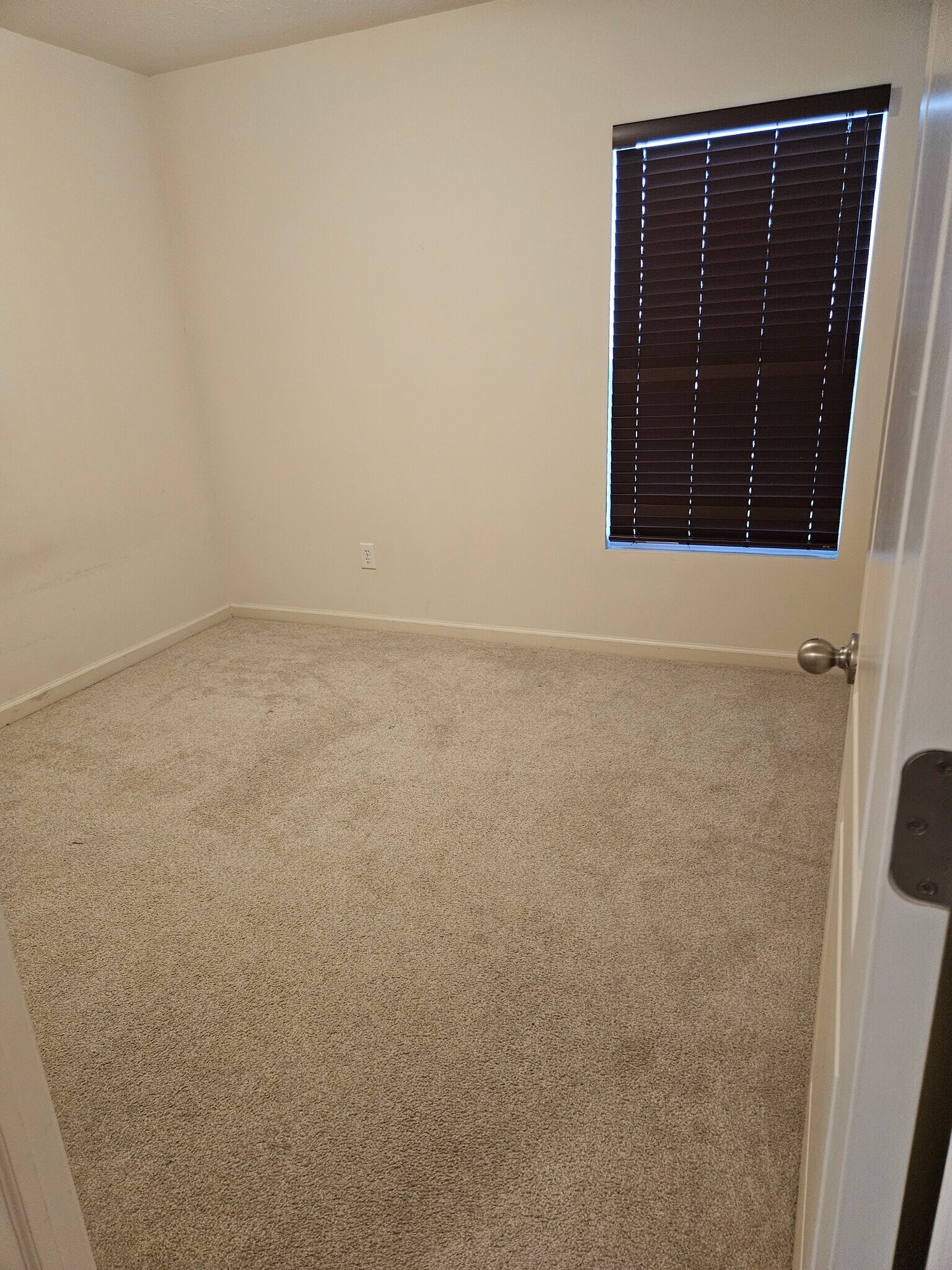 Building Photo - 391 Ariel Dr