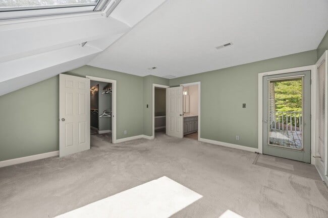 Building Photo - 709 Orchard Ln