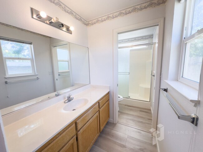 Building Photo - 3 Bedroom, 2 Bath Chico Home!