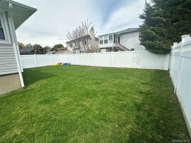 Building Photo - 1741 Warren Pl