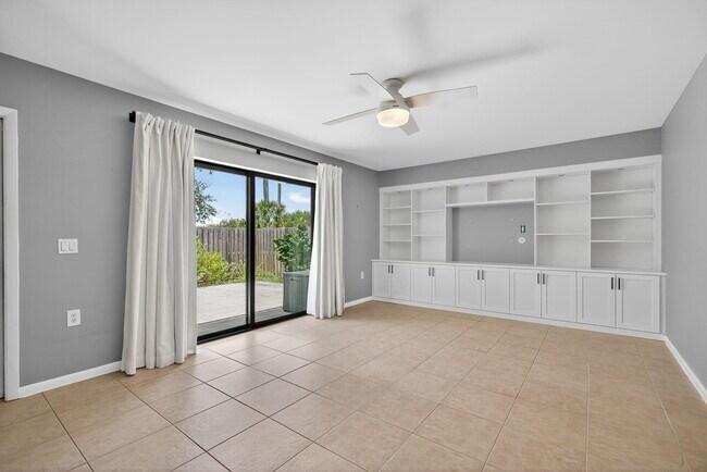 Building Photo - 2814 28th Ct