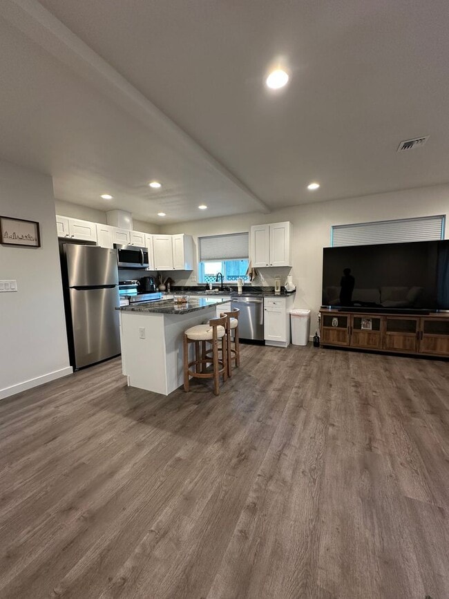 Building Photo - 527 Canterbury Ln