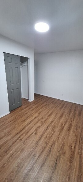 Building Photo - 158 W 930 N