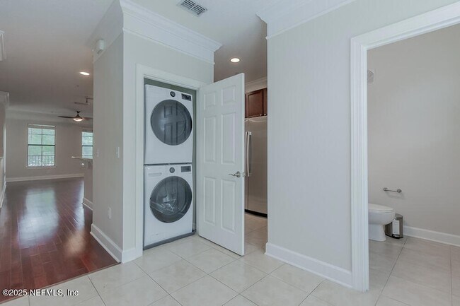 Building Photo - 9823 Tapestry Park Circle