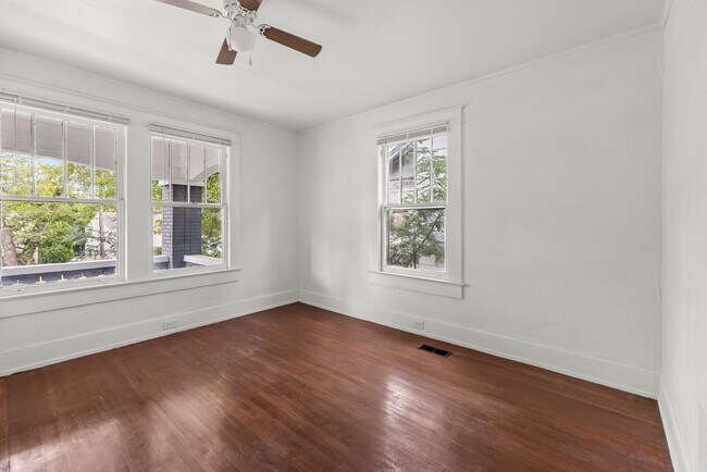 Building Photo - Charming 4 Bedroom, 2 Bathroom house