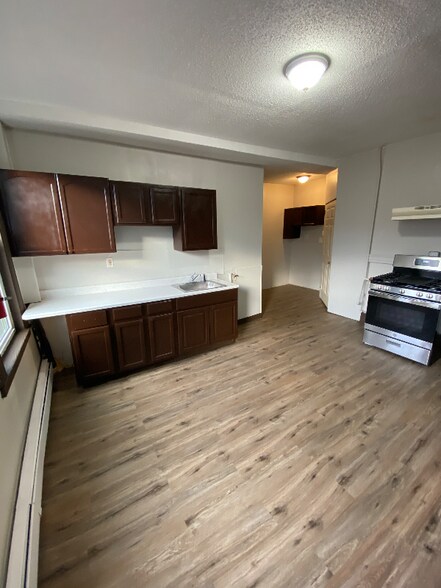 Primary Photo - 844-850-850 Park St