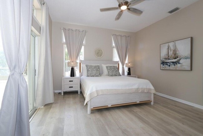 Building Photo - 400 Seaside Ln