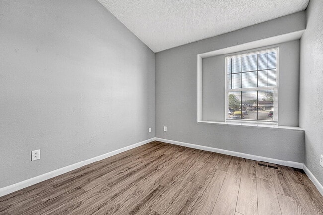 Building Photo - $2,295- 3 Bed, 1 Bath Newly Renovated Home...