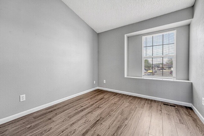 Building Photo - $2,595 - 3 Bed, 1 Bath Newly Renovated Hom...