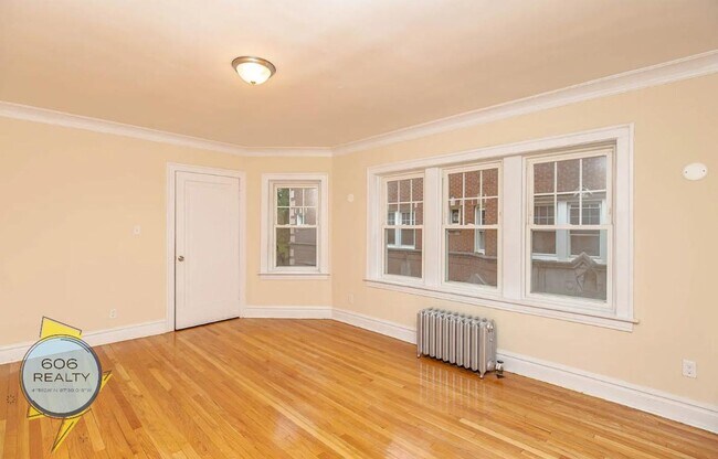 Building Photo - Beautiful Berwyn Apartments on Kenilworth!