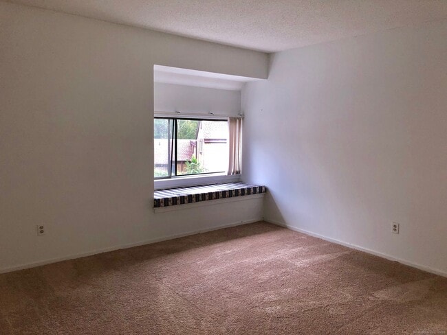 Building Photo - 61 Heritage Vlg