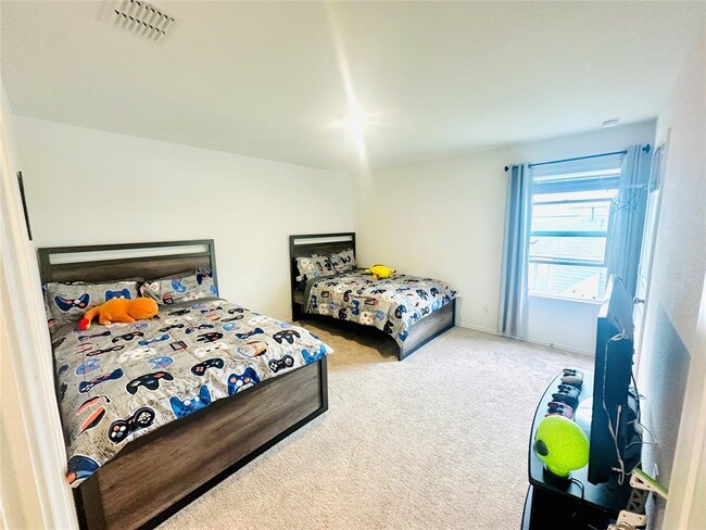 Building Photo - 504 Sunray Dr
