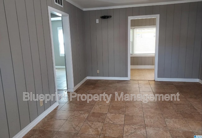 Building Photo - 513 10th Ave S