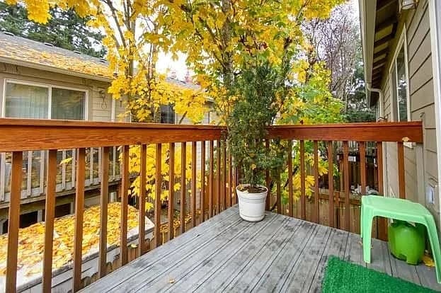 Building Photo - 12014 SE Bush St