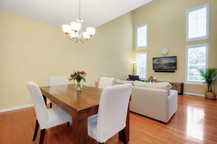 Building Photo - 10S458 Carrington Cir