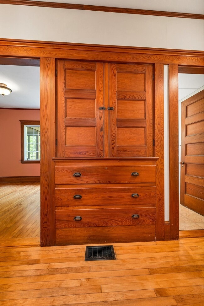 Building Photo - 44 Neighbors Row