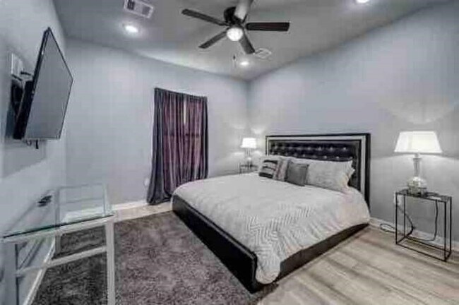 Building Photo - 7925 Brandon St