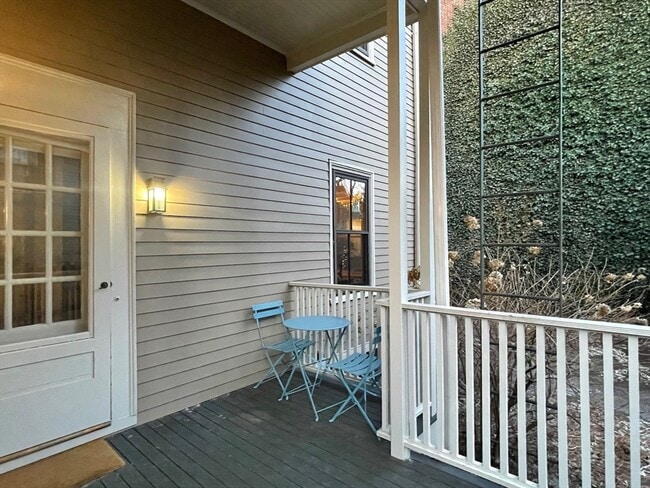 Building Photo - 26 Linnaean St