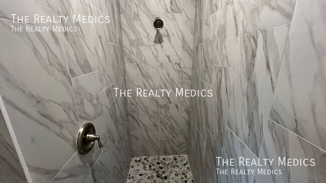 Building Photo - 3290 Halden Ave SE