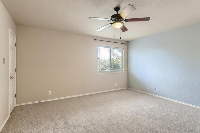 Building Photo - 8803 Redwood Bend