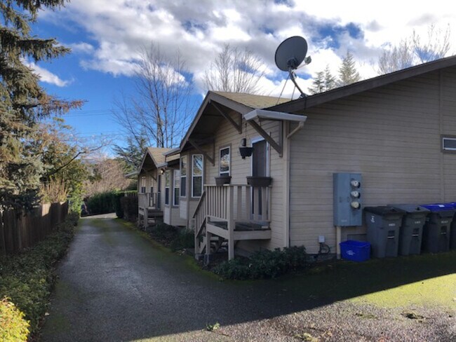 Building Photo - 475 Scenic Dr