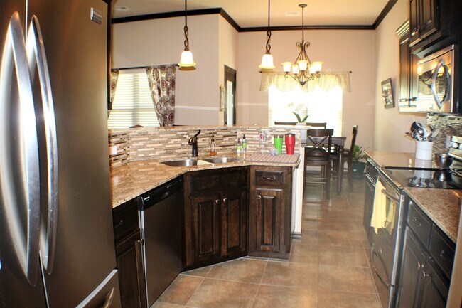 Building Photo - 4904 SW 122nd Terrace