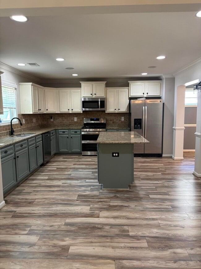 Building Photo - 375 Niblick Dr