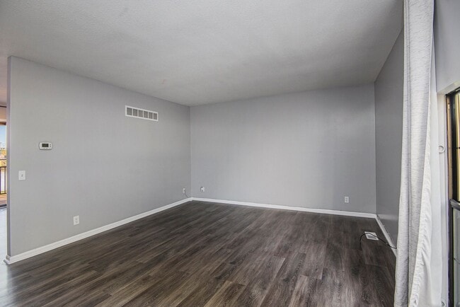 Building Photo - 2BR/1.5BA Townhouse in Smithville: GREAT LOCATION