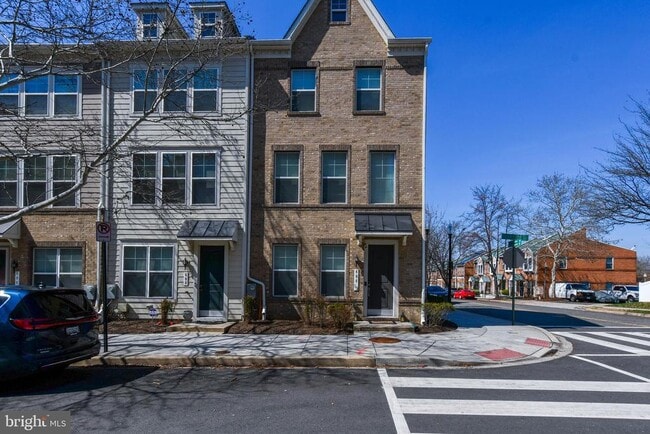 Building Photo - 608 Parkside Pl NE