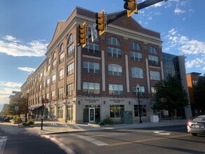 Building Photo - Stunning Down Town Condo in Secure Building