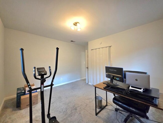 Building Photo - 2700 Dartmouth Rd