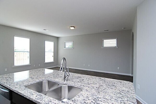Building Photo - 421 Hosea Ct
