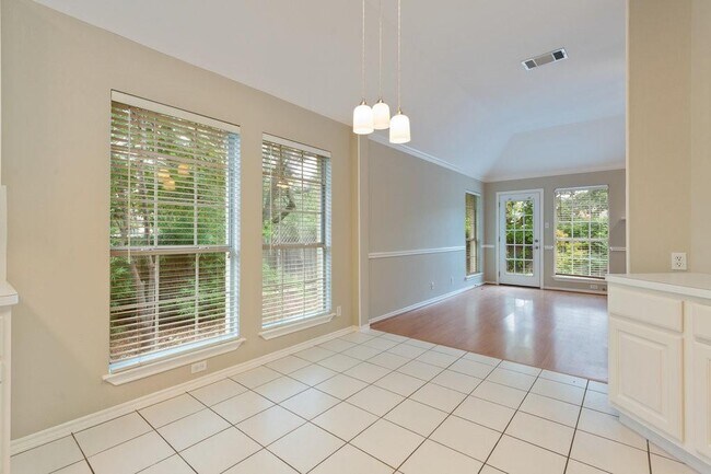 Building Photo - 2110 Red Oak Cir