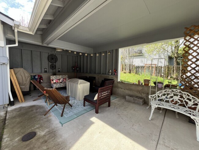 Building Photo - Comfortable Living in Bethany with Two Separate Units, Expansive 0.45-Acre Lot & Versatile Detach...