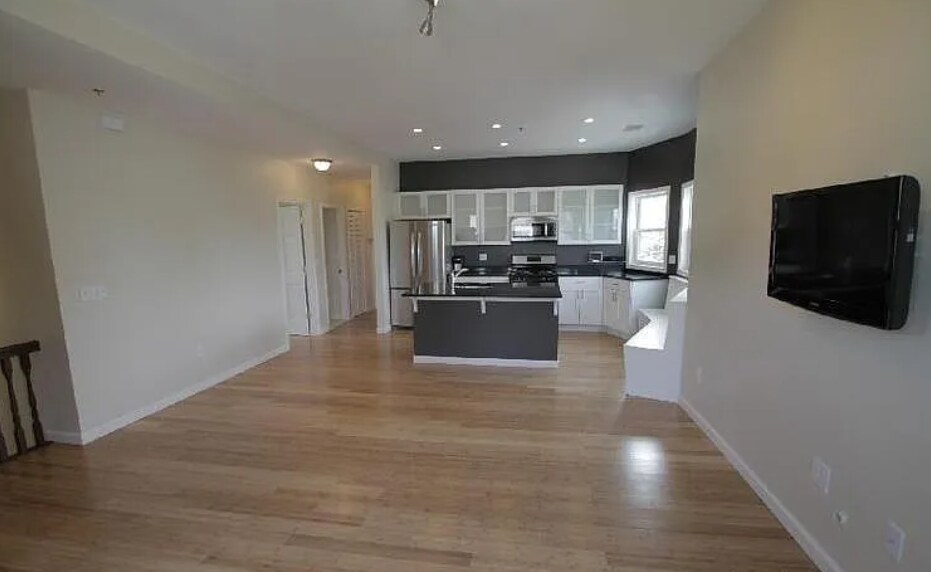 Building Photo - 14 Ashley St