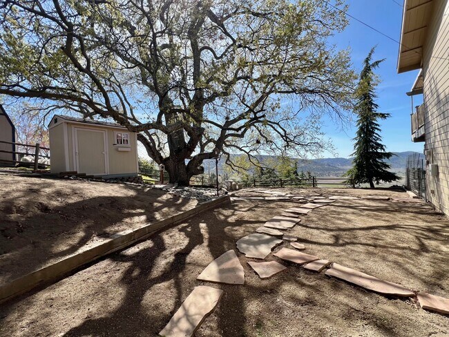 Building Photo - 27030 Oakflat Dr