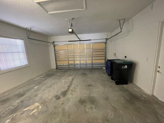 Building Photo - BRISTOL ESTATES 4 BEDRROM, 4 BATHROOMS, 3 CAR GARAGE HOUSE