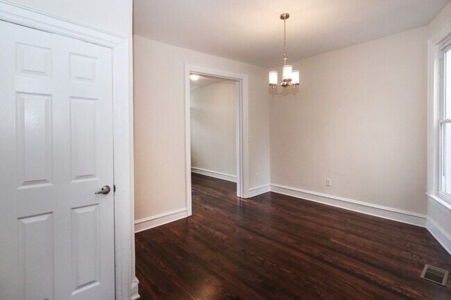 Building Photo - Renovated Columbia Heights 3BD Rowhome wit...