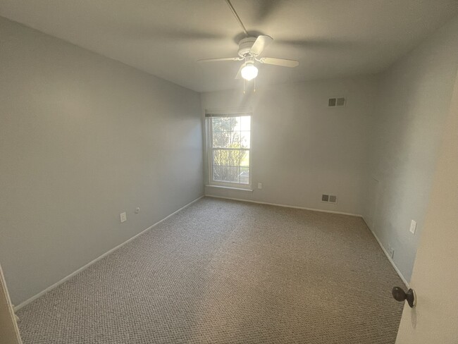 Building Photo - 30975 Pointe of Woods Dr